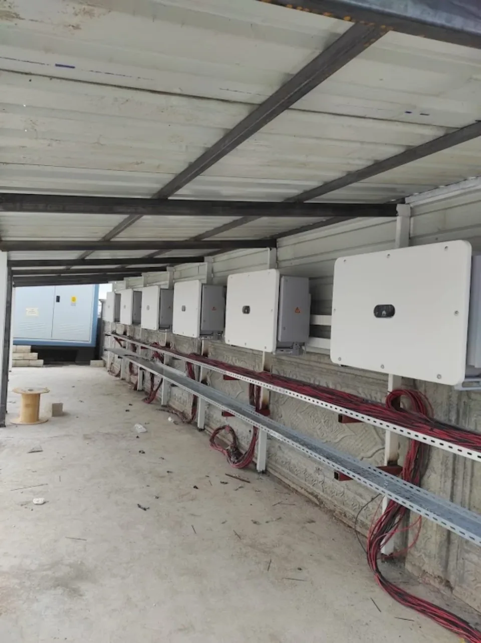 BYD Enerji inverter ve elektrik bağlantıları saha uygulaması